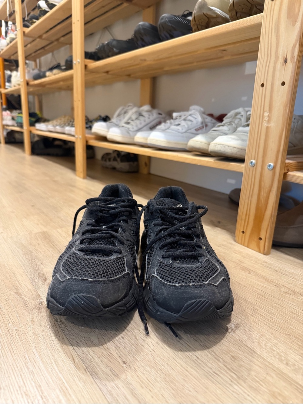 Men's Black Athletic Mesh Sneakers - Brand Unspecified